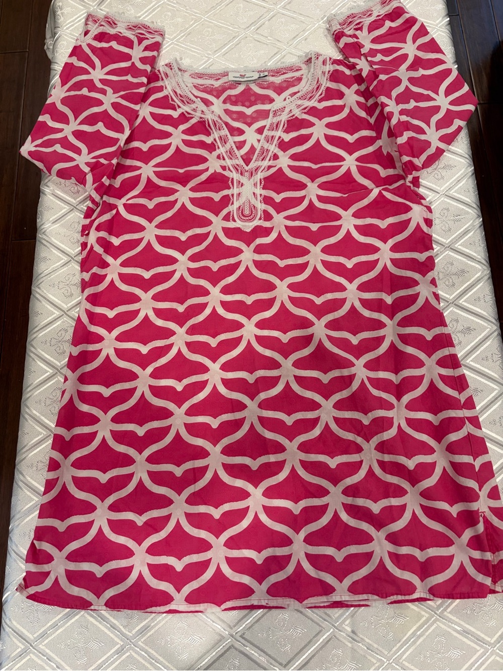Vineyard Vines Pink and White Patterned Blouse/Tunic .